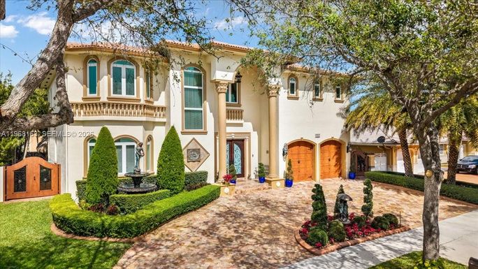 7851 NW 166th Ter, Miami Lakes FL 33016