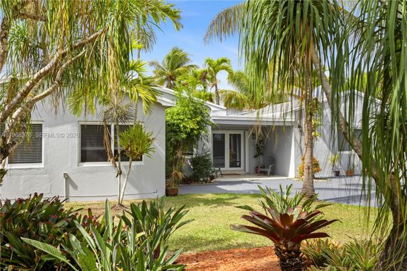 25900 SW 182nd Ave, Homestead FL 33031