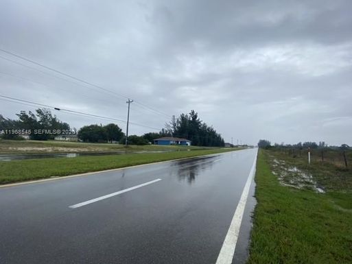 527 N Nelson Rd N, Cape Coral FL 33993