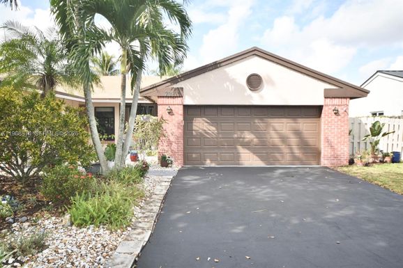 701 Blue Ridge Way, Davie FL 33325