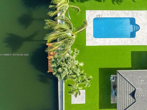 430 Tamarind Dr, Hallandale Beach FL 33009