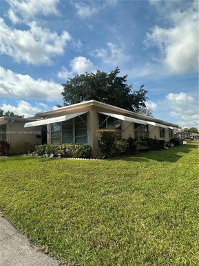 1252 W Club Dr W # D, Delray Beach FL 33445