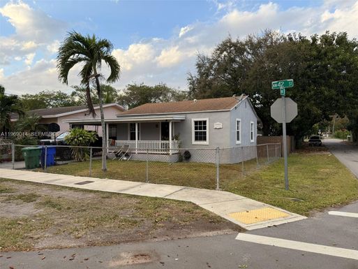 1249 NW 42nd St, Miami FL 33142