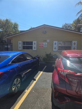 208 SW 1st Ct, Pompano Beach FL 33060