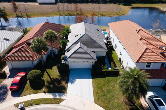 2668 Country Golf Dr, Wellington FL 33414