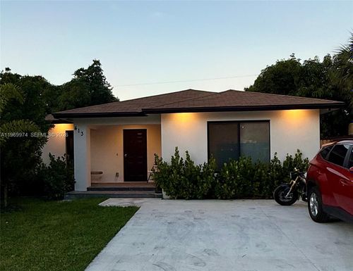 413 SW 10th St, Delray Beach FL 33444