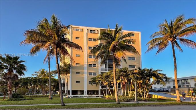 555 Crandon Blvd # 82, Key Biscayne FL 33149