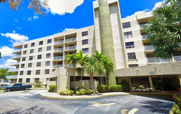 901 Hillcrest Dr # 311, Hollywood FL 33021