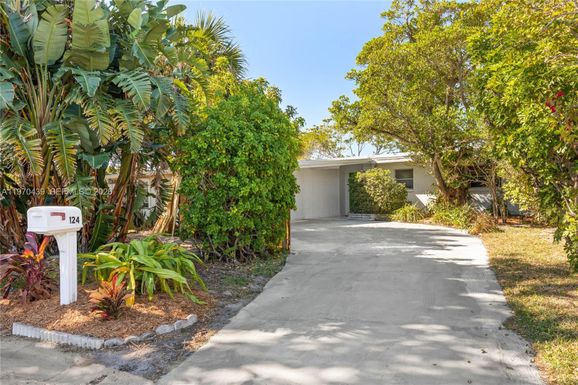 124 Aucila RD., Cocoa Beach FL 32931