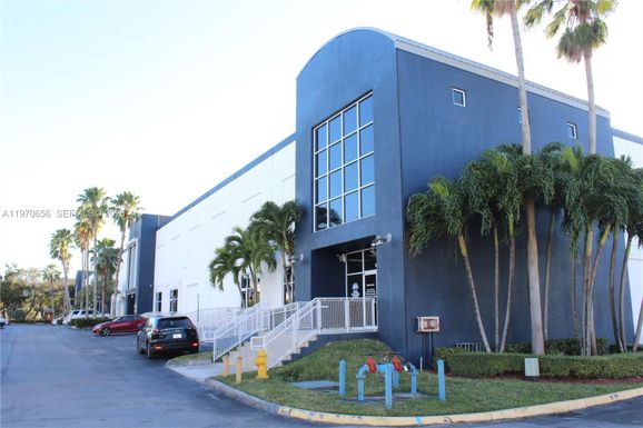 7620 NW 25 Street # 1, Miami FL 33122