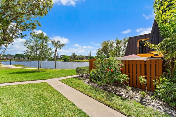 5830 SE Windsong Ln # 206, Stuart FL 34997