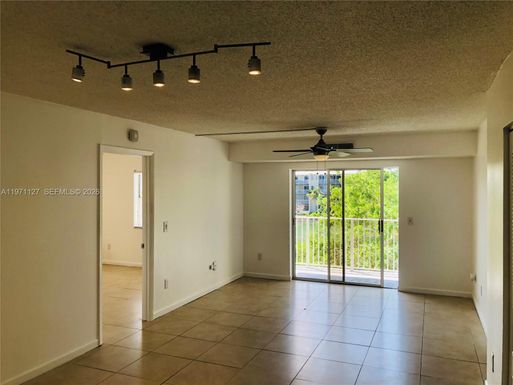 8260 SW 210th St # 210, Cutler Bay FL 33189