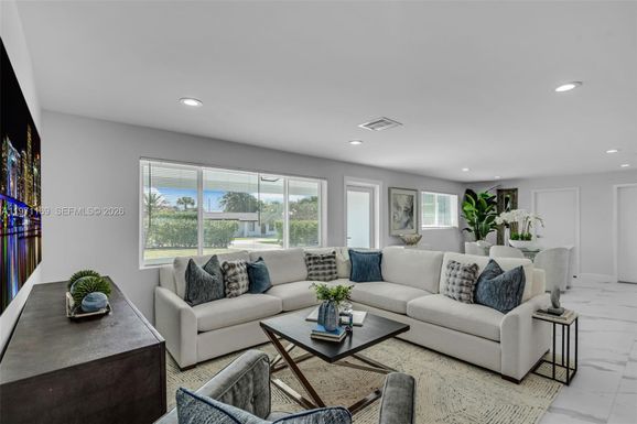 465 NW 11th St, Boca Raton FL 33432