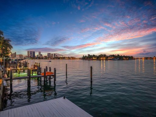 279 N Hibiscus Dr, Miami Beach FL 33139