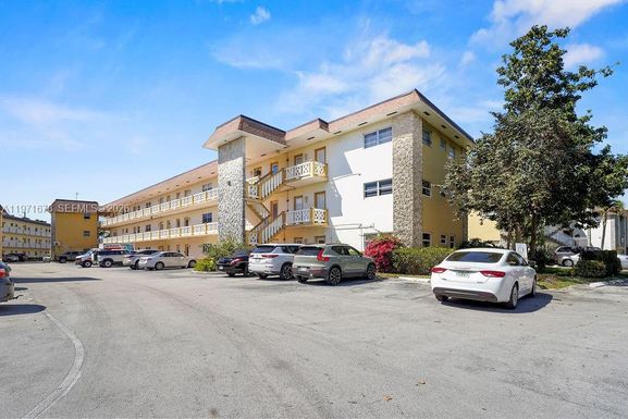 5121 W Oakland Park Blvd # 109, Lauderdale Lakes FL 33313
