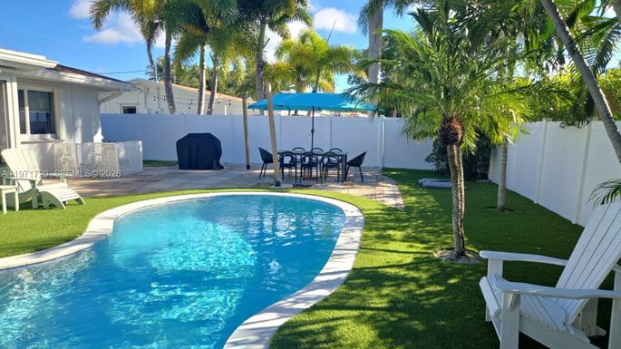 2770 NE 30th St, Lighthouse Point FL 33064