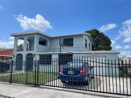 952 E 19th St, Hialeah FL 33013