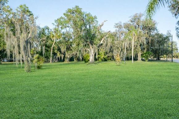 2014 Ft Denaud Rd, La Belle FL 33935