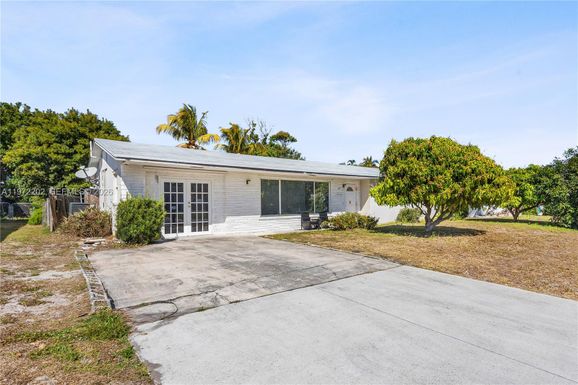 227 SW 13th Ave, Boynton Beach FL 33435