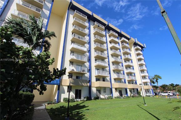 4550 NW 9th St # 305E, Miami FL 33126