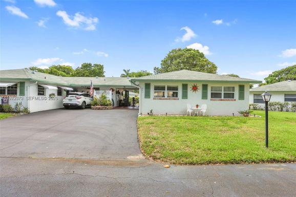 841 Meadowlark Ln, Delray Beach FL 33445