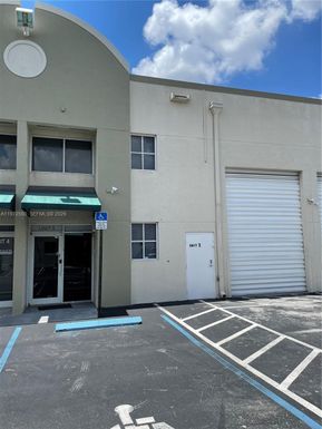 5930 NW 99th Ave # 5, Doral FL 33178