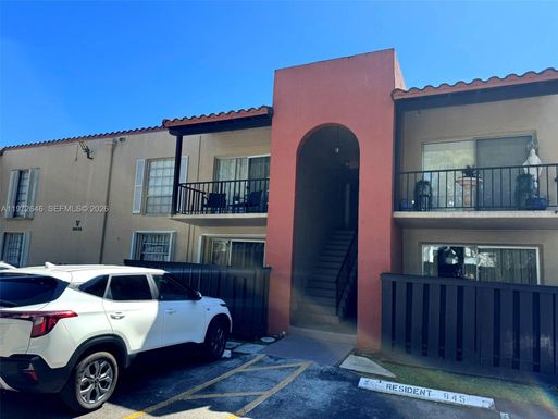 10836 N Kendall Dr # V14, Miami FL 33176