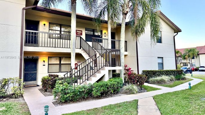 7690 Tahiti Ln # 202, Lake Worth FL 33467