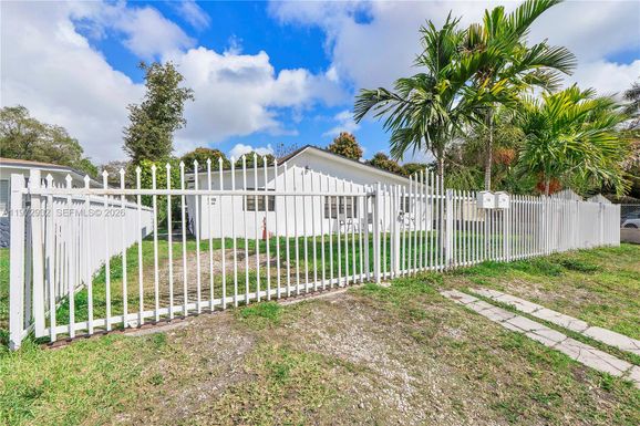 1563 NE 148th St, Miami FL 33161
