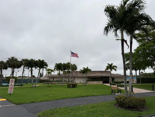 5220 Las Verdes Cir # 114, Delray Beach FL 33484