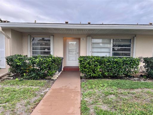 8838 Bella Vista Dr, Boca Raton FL 33433