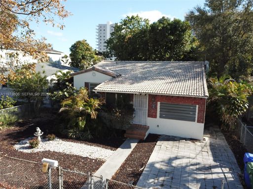 2750 SW 26th St, Miami FL 33133