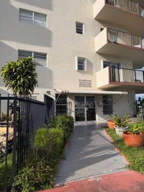 7150 Indian Creek Dr # 401, Miami Beach FL 33141
