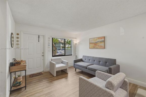 9853 Riverside Dr # 24, Coral Springs FL 33071