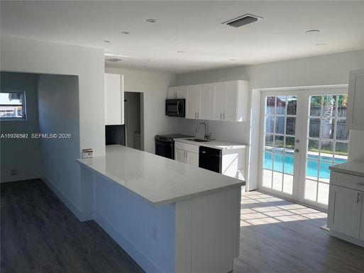 6060 NE 6th Ter, Oakland Park FL 33334