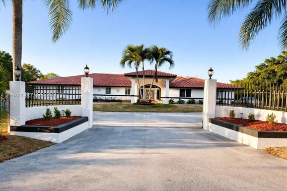 20825 SW 242nd St, Homestead FL 33031