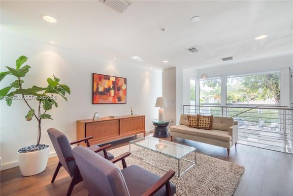 1600 Michigan Ave # 7, Miami Beach FL 33139