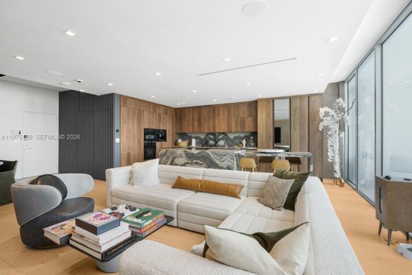 90 SW 3rd St # 14, Miami FL 33130