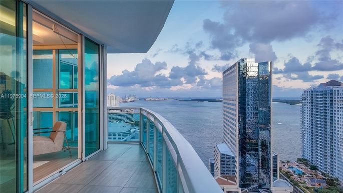 951 Brickell Ave # 2910, Miami FL 33131