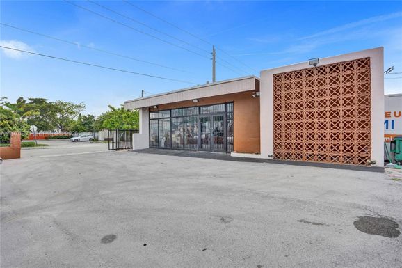 5595 NW 17th Ave, Miami FL 33142