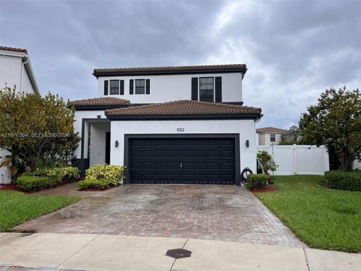 933 NE 191st St, Miami FL 33179
