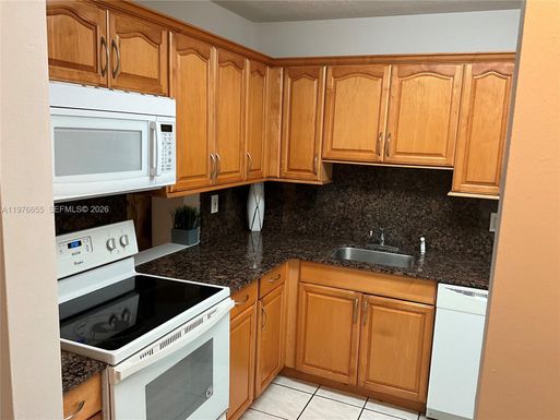 100 Berkley Rd # 202, Hollywood FL 33024