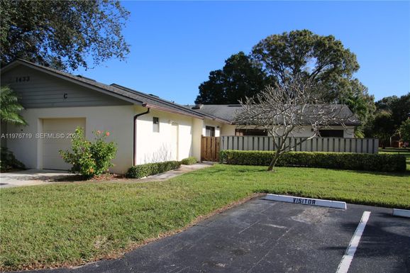1433 Captains Walk # 18C, Fort Pierce FL 34950