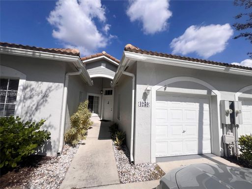 4259 SW 10th Ct, Deerfield Beach FL 33442