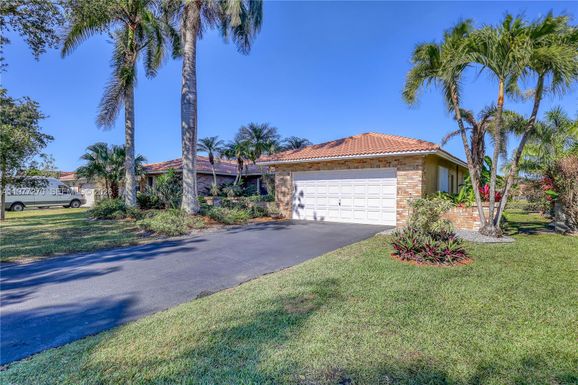 1048 NW 110th Ln, Coral Springs FL 33071