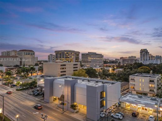 3940 SW 8th St # 303, Coral Gables FL 33134