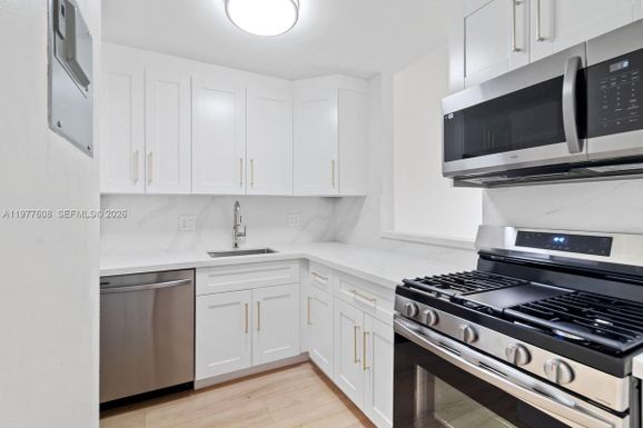 6902 N Kendall Dr # E403, Pinecrest FL 33156