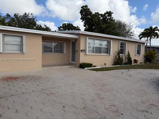 10945 SW 41st St, Miami FL 33165