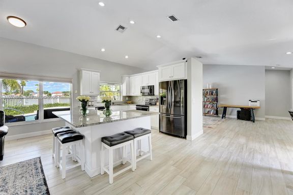 3833 Cypress Lake Dr, Lake Worth FL 33467