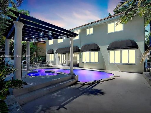 15945 NW 82nd Ct, Miami Lakes FL 33016